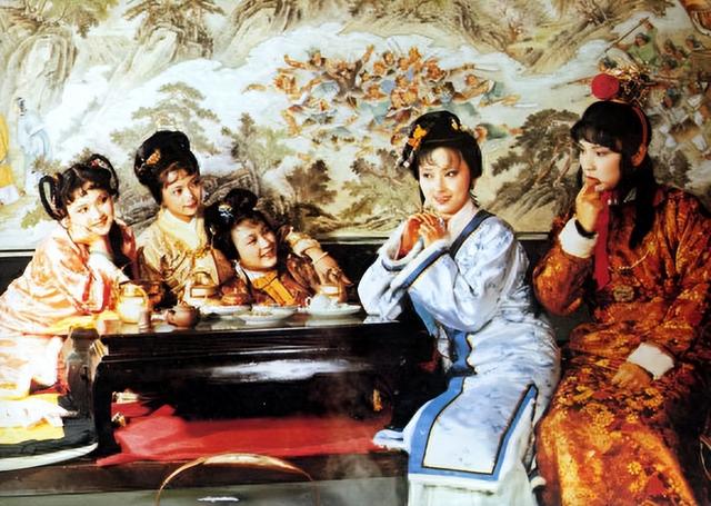 《红楼梦》中的姐妹们：纵使生活不如意，也要微笑面对